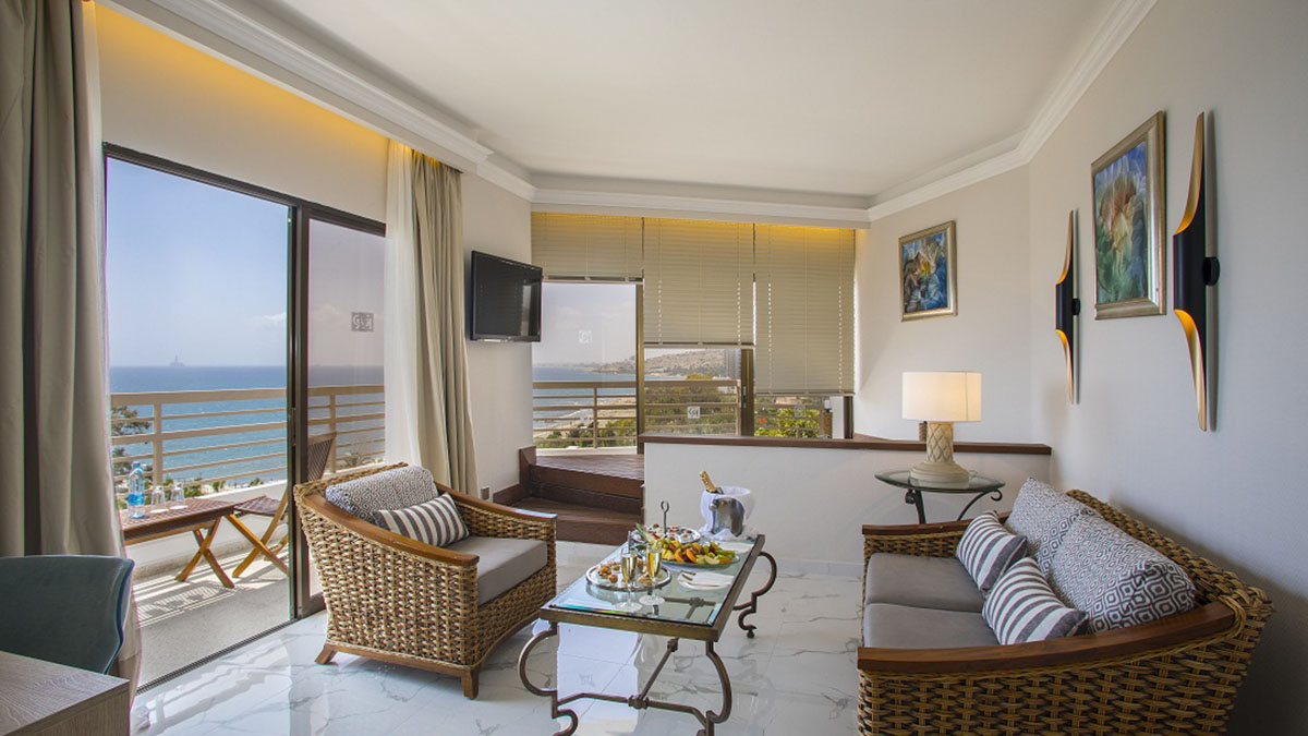 Executive Suite Sea View (window Jacuzzi)